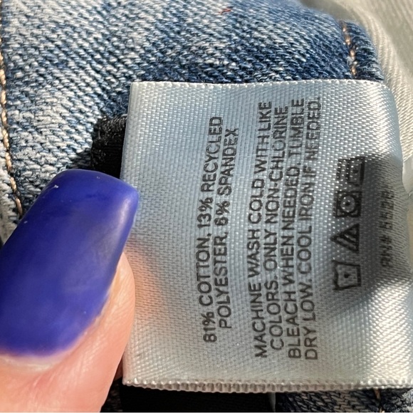 Express Mid Rise Medium Wash Skyscraper Ultrahyperstretch Jeans 0 2 4 Short - Picture 13 of 13